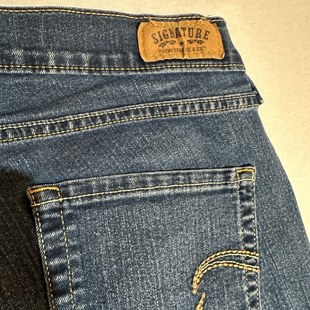Levi’s Signature Curvy Bootcut women’s 10M